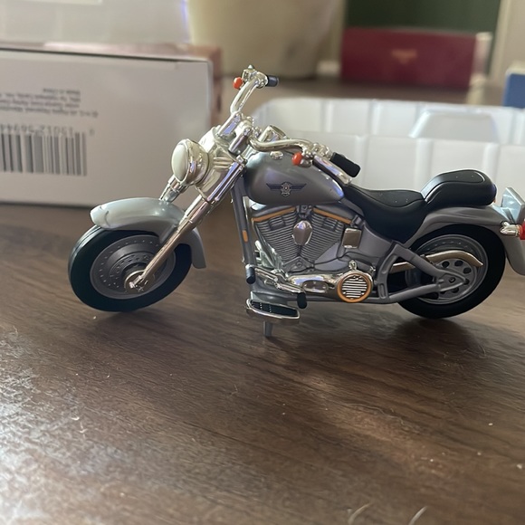 Hallmark Keepsake Christmas Ornament Harley Davidson Fat Boy 2000 2nd in Series - Picture 5 of 8